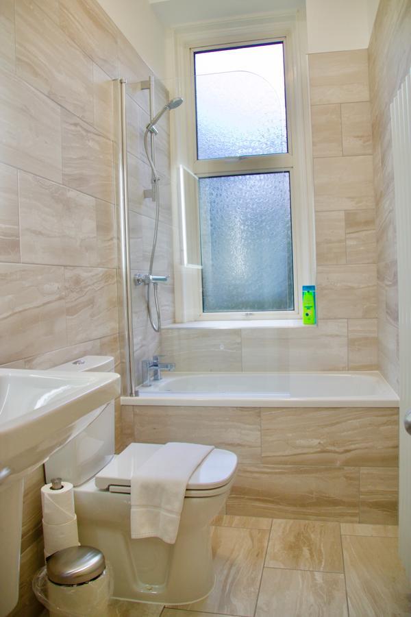 2 Bedroom Flat Off Leith Walk Accommodates 7 Edimburgo Esterno foto