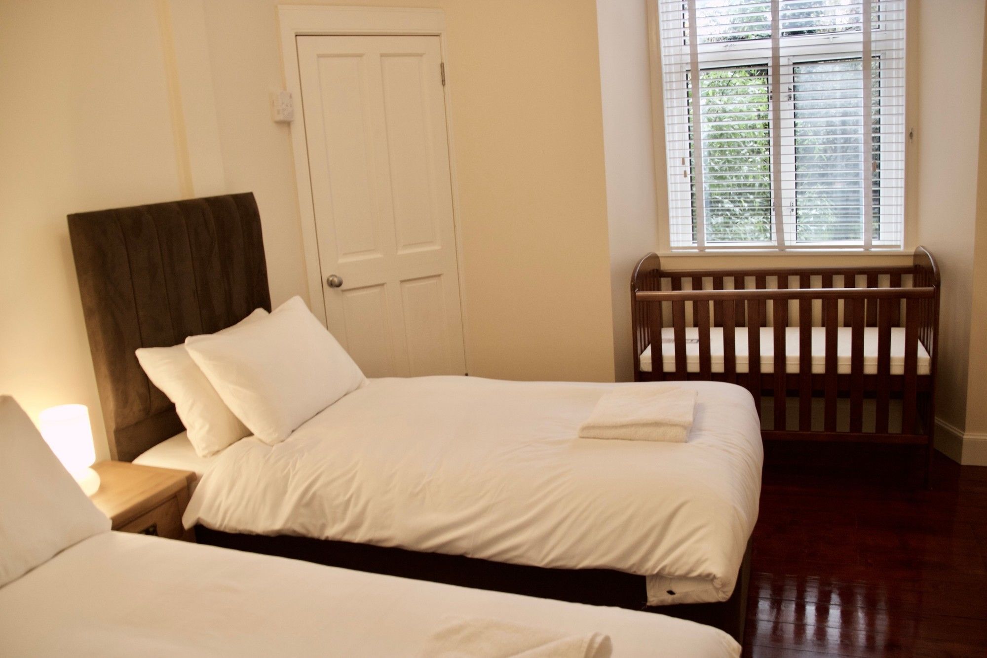 2 Bedroom Flat Off Leith Walk Accommodates 7 Edimburgo Esterno foto