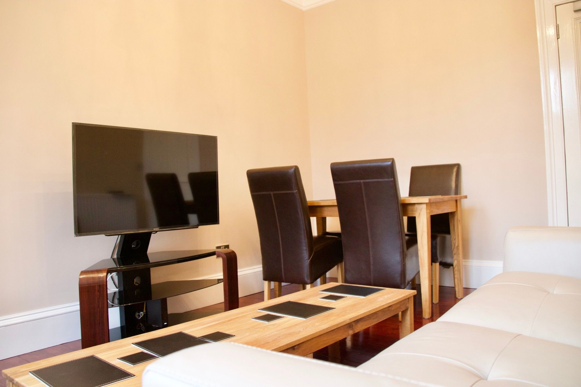 2 Bedroom Flat Off Leith Walk Accommodates 7 Edimburgo Esterno foto